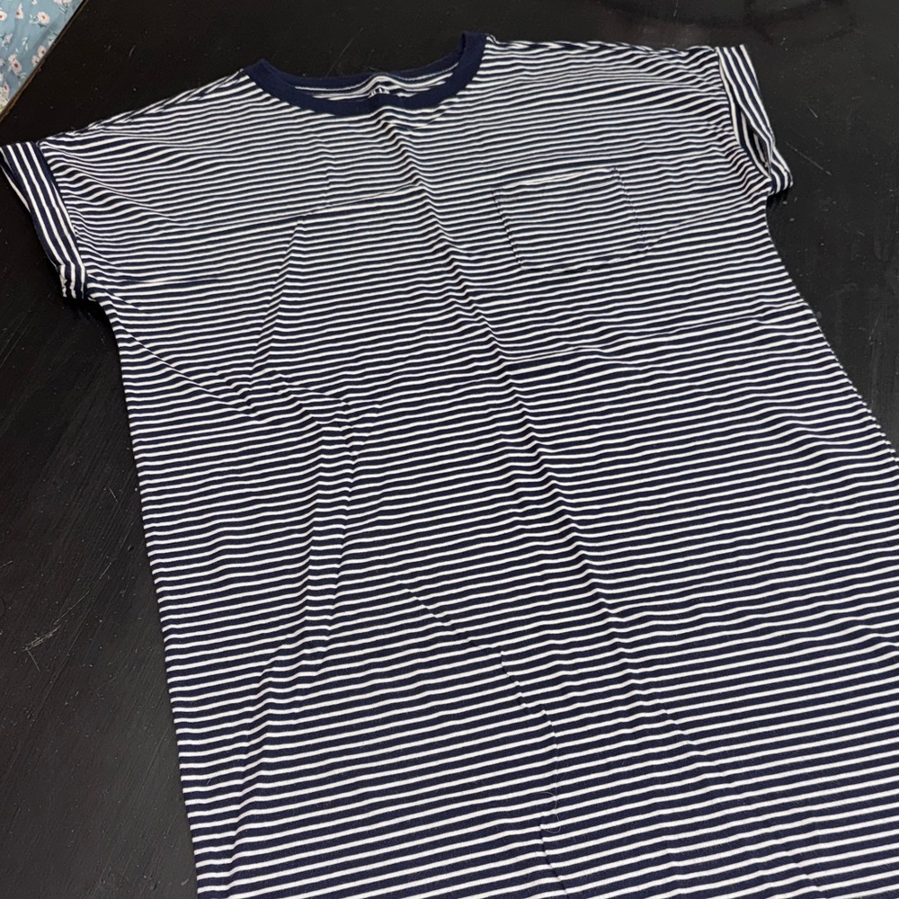GAP. navy blue and white striped t shirt dress. size large tall. like new.